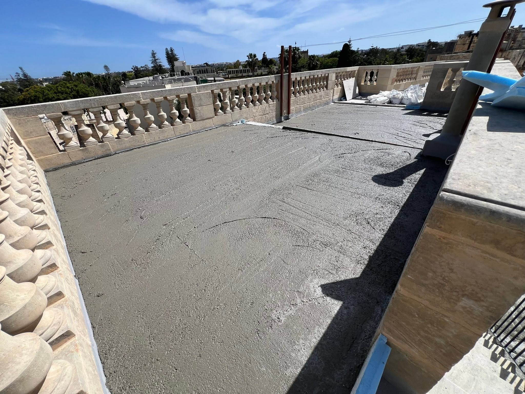 Lightweight concrete on roof space for tiles